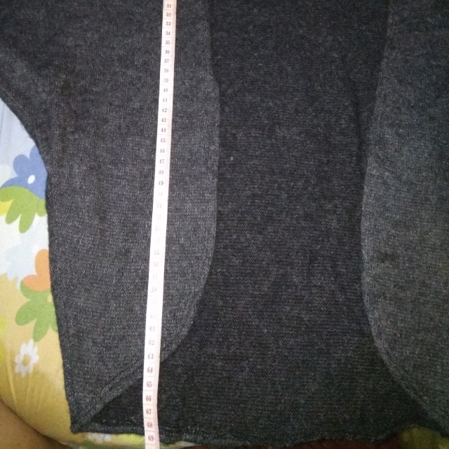 Wool Cardigan (Category: Coats, Jackets and Outerwear) located in San Fernando. Submitted by khernan (Listing ID 135022463, Image 3). Description: Brand: Unbranded (Free size) Measurements when laid flat: Width: 74 cm Length: 68.5 cm Flaws: None #HappyCarouween.