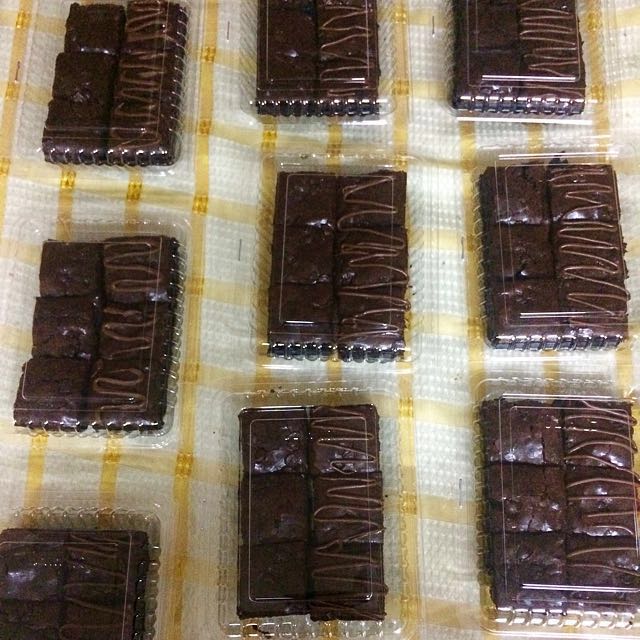 Brownies Bajet Food Drinks Baked Goods On Carousell