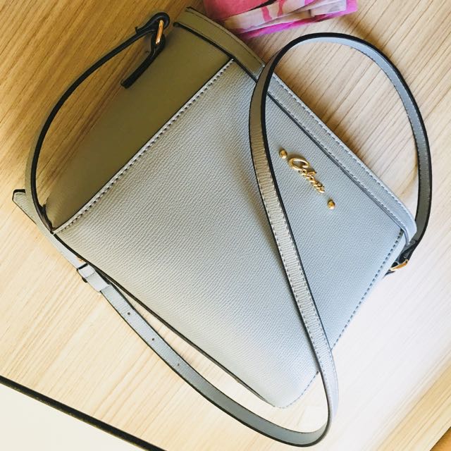 coloris sling bag