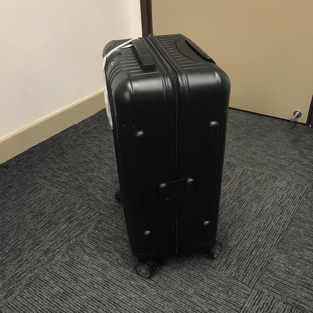 Rimowa salsa cabin multiwheel matte black top