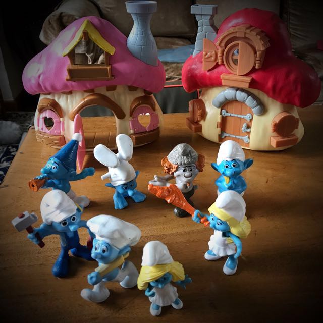 2 sets Smurf Mushroom house and figurines, Hobbies & Toys, Toys & Games ...