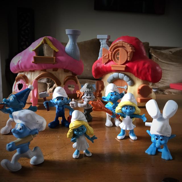 2 sets Smurf Mushroom house and figurines, Hobbies & Toys, Toys & Games ...