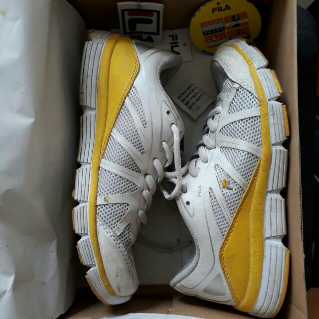 fila levo running shoes