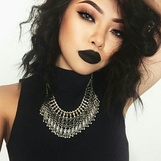 black matte lip