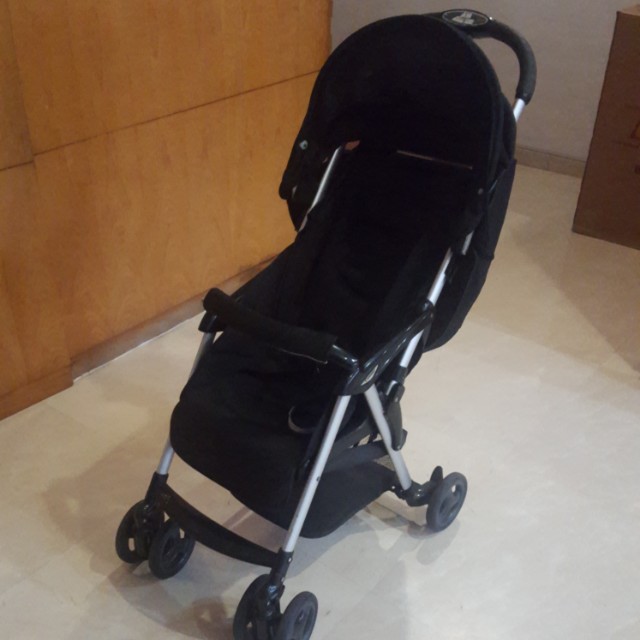 COMBI Well Carry Stroller Light Weight Babies Kids Going Out Strollers on Carousell