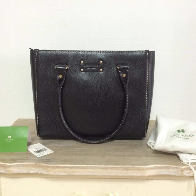 Kate Spade Wellesley Quinn black leather box bag, Luxury, Bags & Wallets on  Carousell
