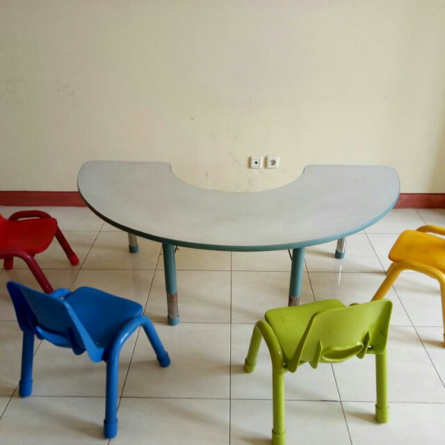 Meja Belajar Dan 4 Kursi Anak Perabotan Rumah Di Carousell