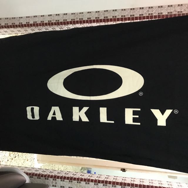 oakley towel