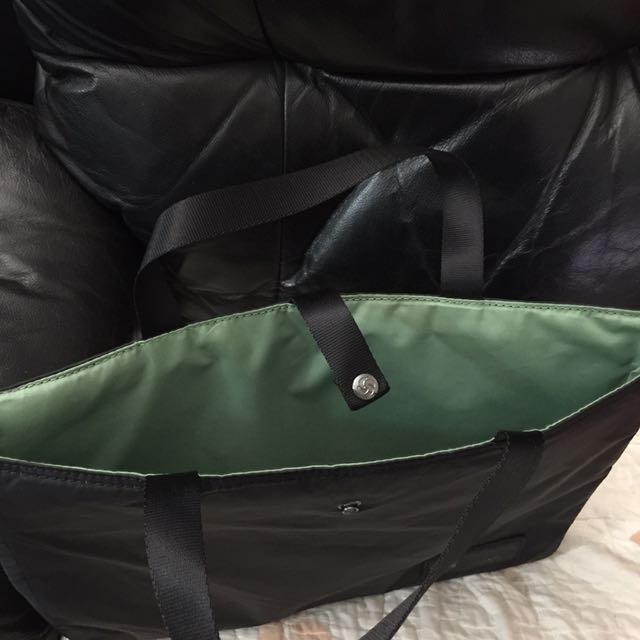 Tablet/Computer bag （分類：手提電腦袋）位於 Hong Kong。 由 lingyuhk 提交（商品編號 135157136，圖片 2）。簡介： Tablet/Computer bag 90% new, good condition 27cm x 36cm。
