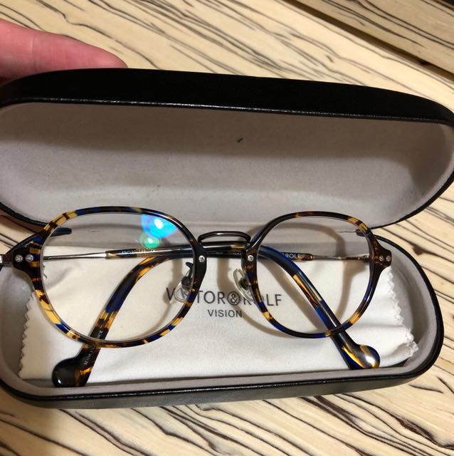 Viktor & Rolf 名牌眼鏡框, 女裝, 手錶及配件, 眼鏡- Carousell