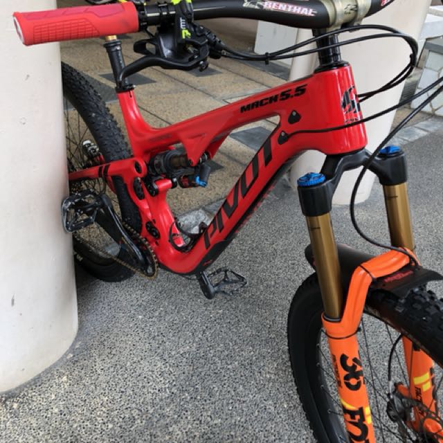 2018 PIVOT MACH (M) Frame, Fork, Fox X2, Sports Equipment