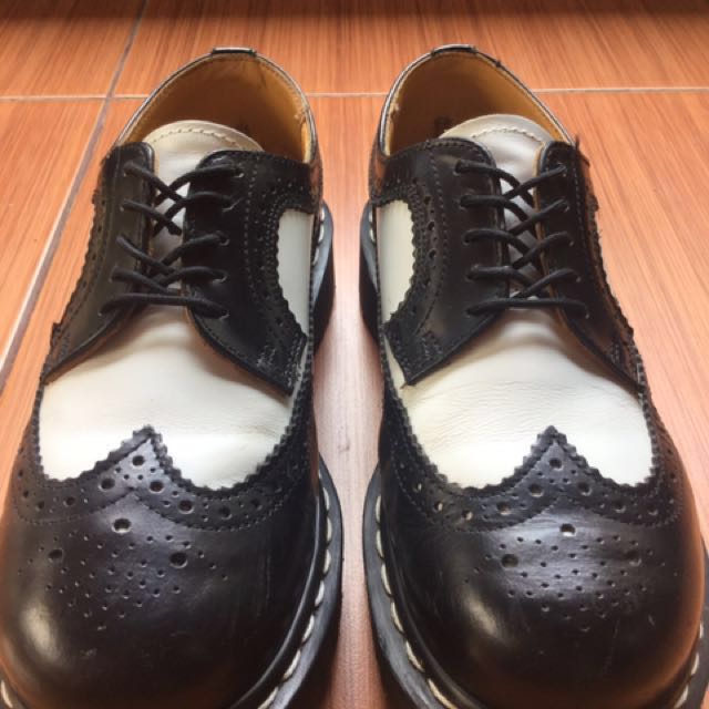 Dr martens discount wingtip black white