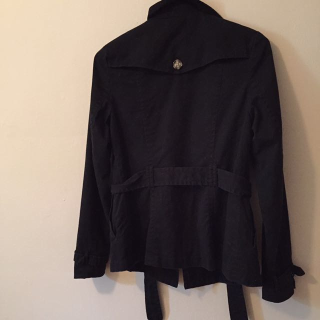 fall jacket (Category: Clothes) located in Toronto. Submitted by ssilvera (Listing ID 131400347, Image 2). Description: size small.