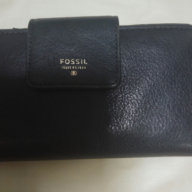 Fossil Wallet, Luxury, Bags & Wallets on Carousell