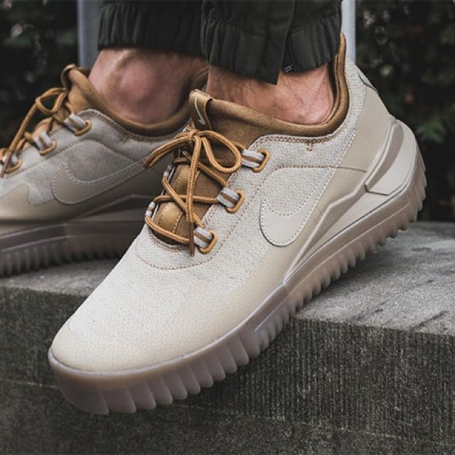 nike air wild golden beige