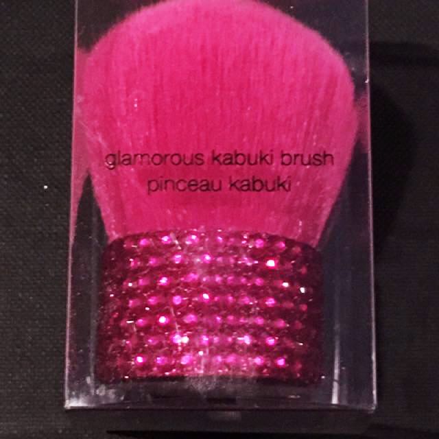 Rhinestone Kabuki Brush (Category: Makeup) located in Makati City. Submitted by impulsiveshoppermnl (Listing ID 135597523, Image 1). Description: .