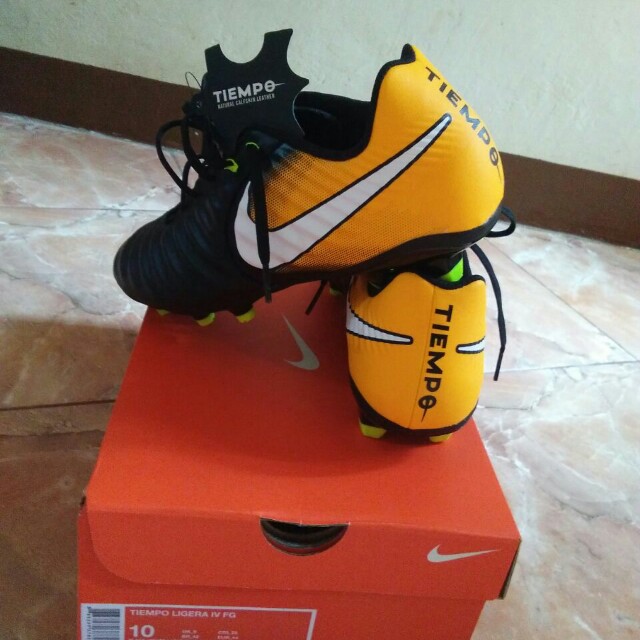 Sepatu Bola Nike Tiempo Ligera Uk 44 Serba Serbi Preorder Di Carousell