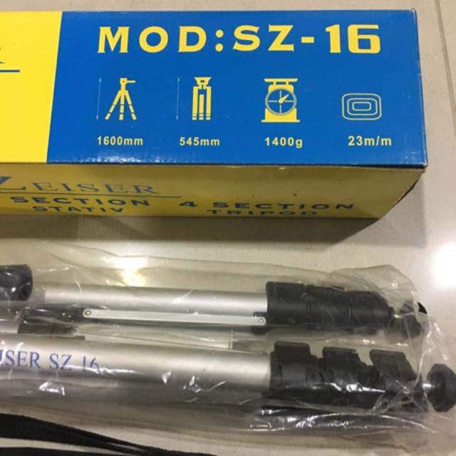 Tripod (Category: Tripods & Monopods) located in Singapore. Submitted by divecuda (Listing ID 89736255, Image 2). Description: Condition: 10/ 10 100% authentic.