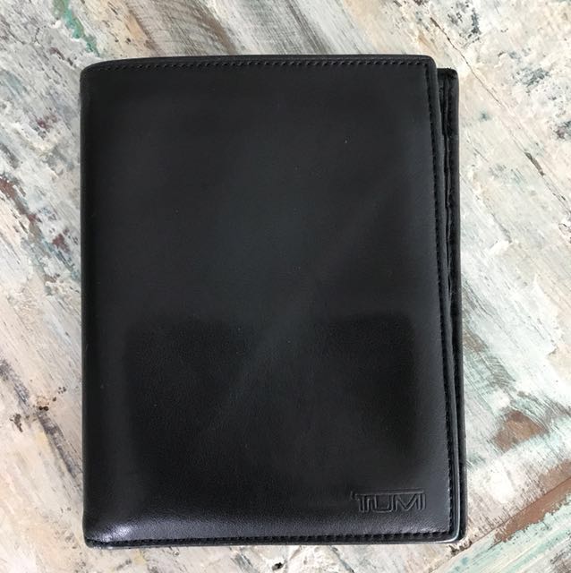 TUMI Black leather passport holder, Men's Fashion, Watches