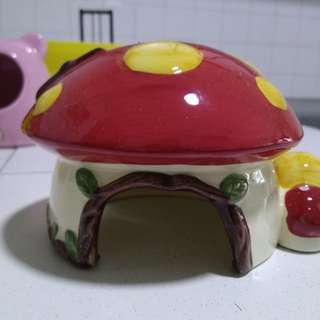 Hamster Hideout. [Medium Size]