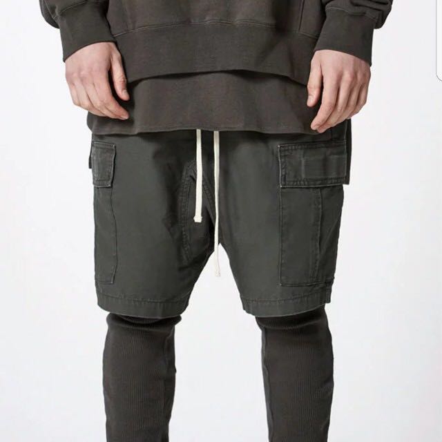 Fear of god essential drawstring cargo shorts Men s Fashion Bottoms Shorts on Carousell