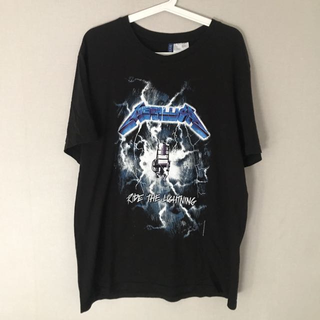 H M Metallica Ride The Lightning Tour Merch Tee Fesyen Pria Pakaian Di Carousell