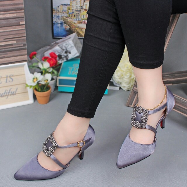 Manolo sales blahnik seneca