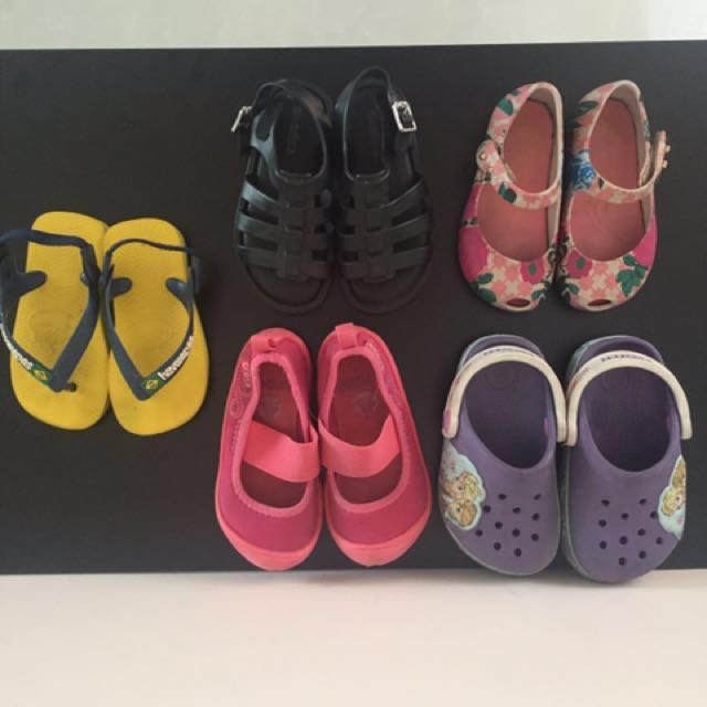 crocs havaianas