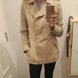 Guess trench coat with faux leather sleeves