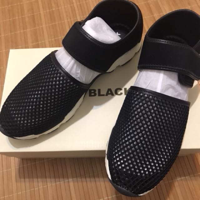 All Black 黑休閒鞋 女 39號 她的時尚 鞋子在旋轉拍賣