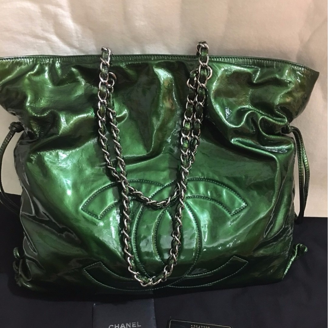 CHANEL green patent Bon Bon chain tote bag (#12 / 2009), Barang Mewah, Tas  & Dompet di Carousell