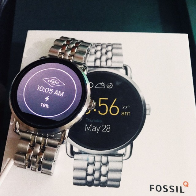 Fossil Q wander Stainless steel smart watch silver Fesyen Wanita Jam Tangan di Carousell