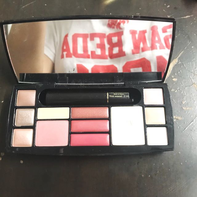 LANCOME MAKE UP PALETTE (Category: Makeup) located in Manila. Submitted by shoptilyoudrop12 (Listing ID 135719329, Image 3). Description: GOOD AS NEW AUTHENTIC GOT IT FROM MY TITA FROM THE US.