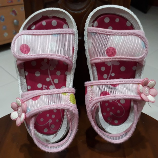 Preloved Sepatu Sandal Anak Perempuan Skechers Pink Size 21 Babies Kids Others On Carousell