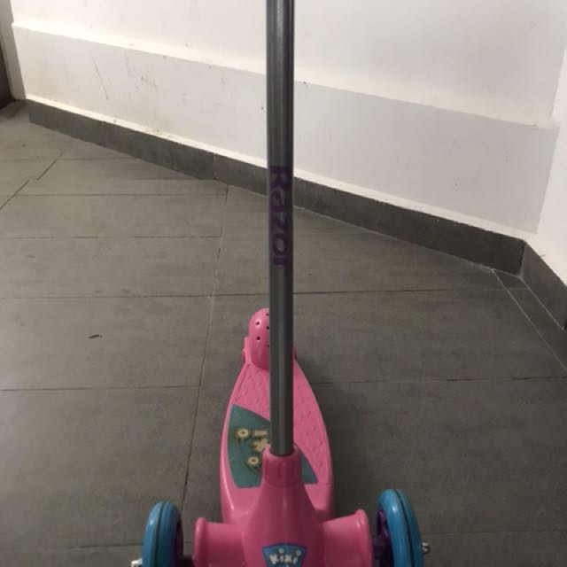 Razor Scooter- 3 wheels, Hobbies & Toys, Toys & Games on Carousell