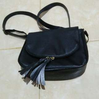 Sling Bag Hitam