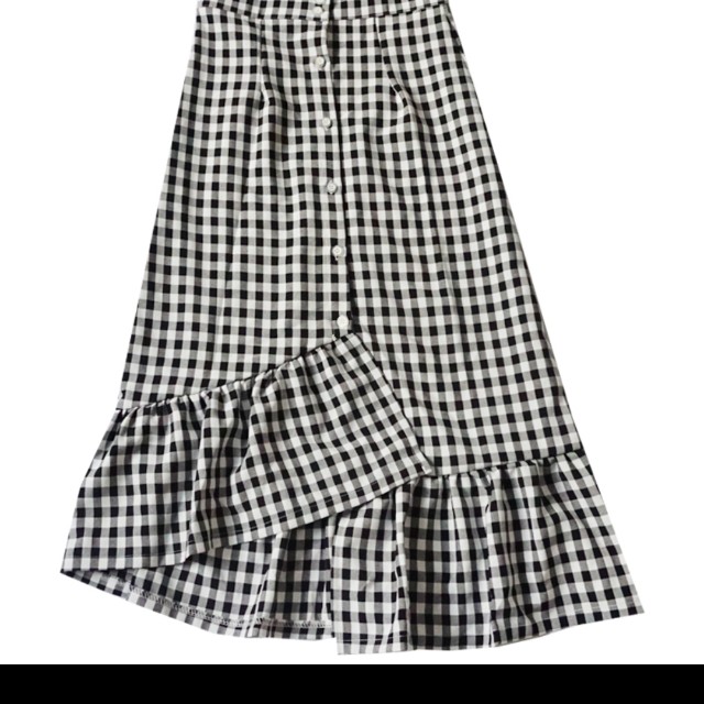 Checkered layer skirt, Women's Fashion, Bottoms, Skirts on Carousell
