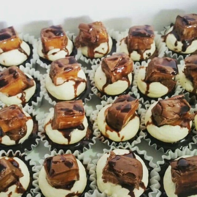 HALAL MINI CUPCAKES, Food & Drinks, Homemade Bakes on Carousell