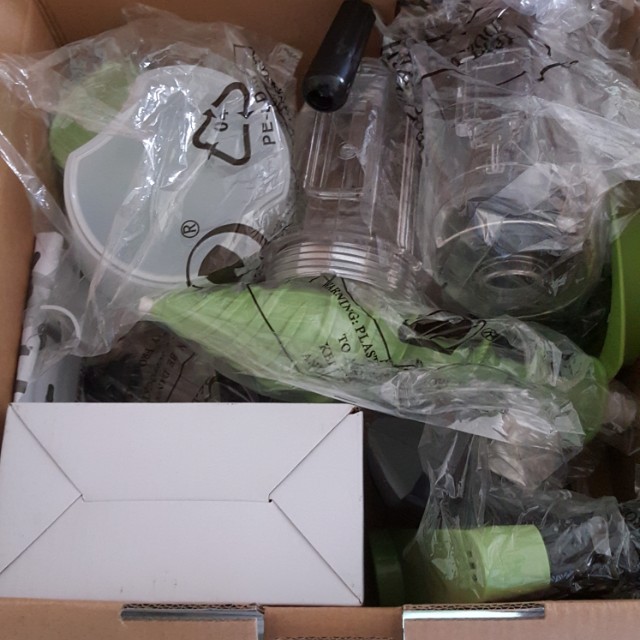 Manual juicer and drum grater set used once only, TV & Home Appliances