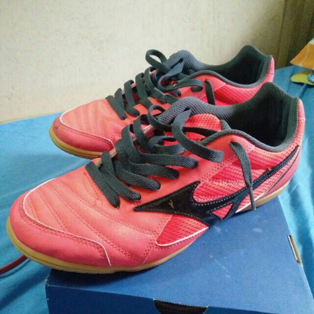 kasut futsal mizuno sala