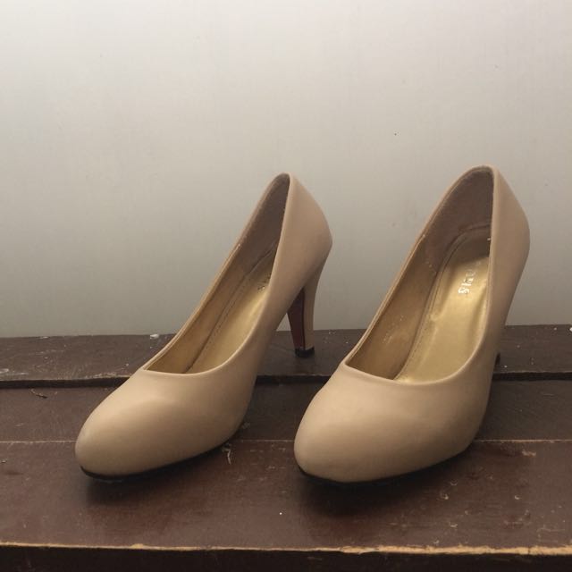 Nude hotsell close shoes