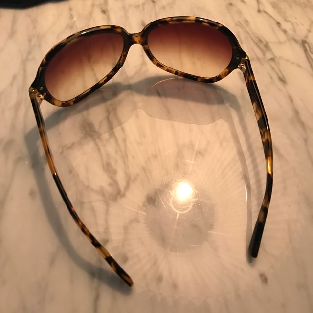 OLIVER PEOPLES Leyla sunglasses tortoise, Women's Fashion, Watches &  Accessories, Other Accessories on Carousell