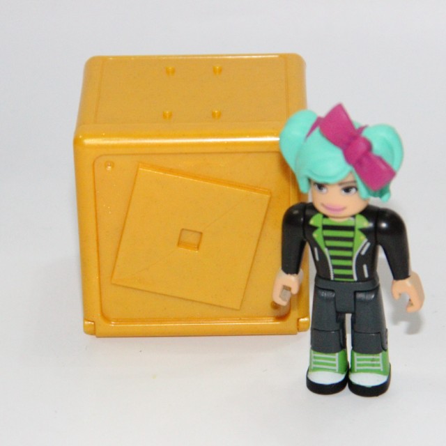 Roblox Gold Series 3 Geegee92 Toys Games Bricks Figurines On Carousell - roblox figures with code toys games bricks figurines on carousell
