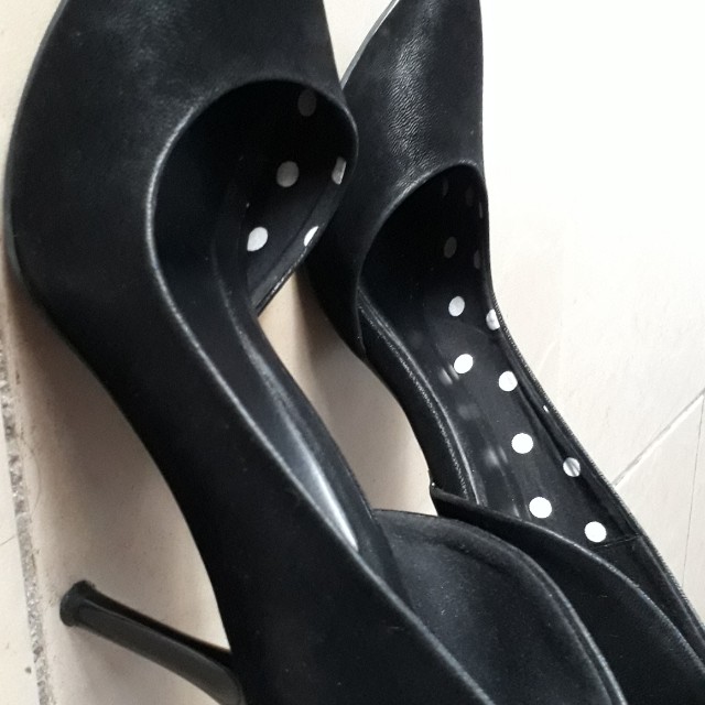 Sepatu High Heel Victoria Ukuran 39 Warna Hitam Pekat Bukan Suede Maka Tidak Bisa Ngelupas Baru Belum Dipakai Olshop Fashion Olshop Wanita Di Carousell