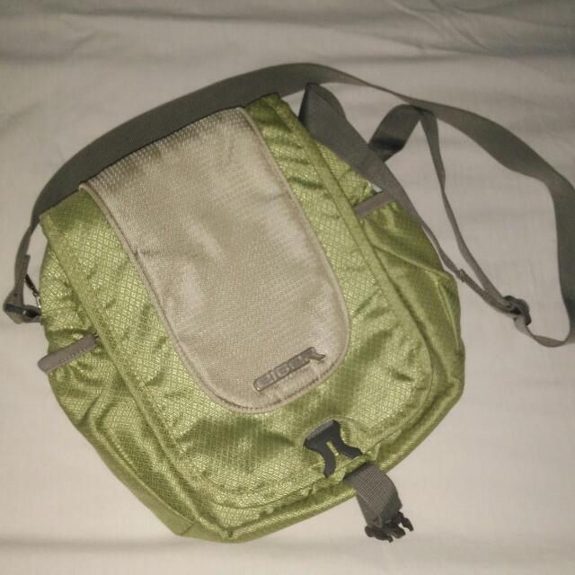Tas Selempang Eiger Cewek Preloved Fesyen Wanita Tas Dompet Di Carousell