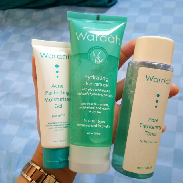 Wardah Toner Hydrating Gel Acne Moisturizer Kesehatan Kecantikan Kulit Sabun Tubuh Di Carousell