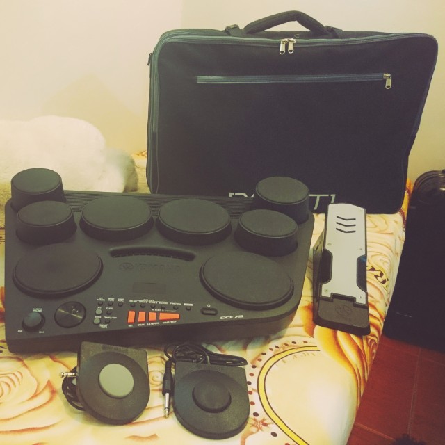 YAMAHA DD 75 drum percussion with gig bag with yamaha ku100 pedal almost brand new