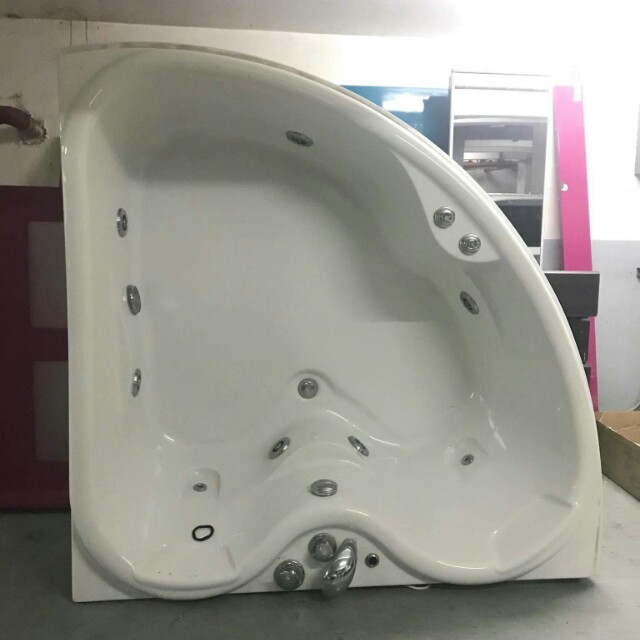 Bath Tub with Jacuzzi, Babies & Kids, Baby Nursery & Kids Furniture