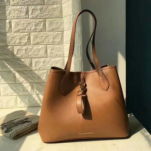 burberry medium leather tote bag