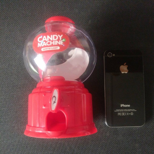 Mini Candy Machine (Category: Interactive Toys) located in Singapore. Submitted by charles_he (Listing ID 136448324, Image 2). Description: Mini Candy Machine. Interested buyer PM or Whatsapp @ 82055937. Place of meet up will be at the convenience of both parties..